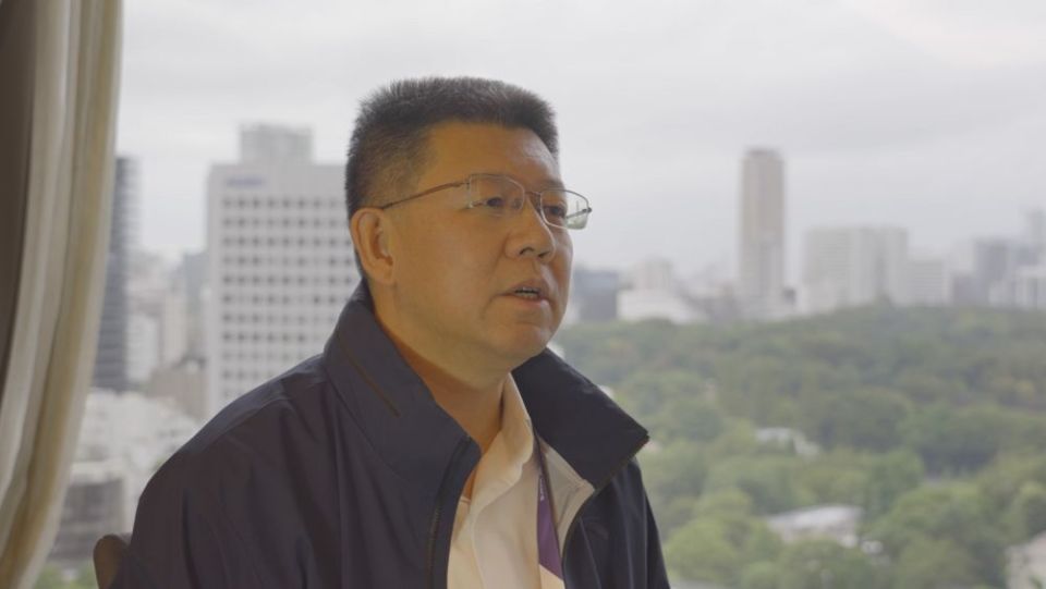 庆祝获得银, 有雪